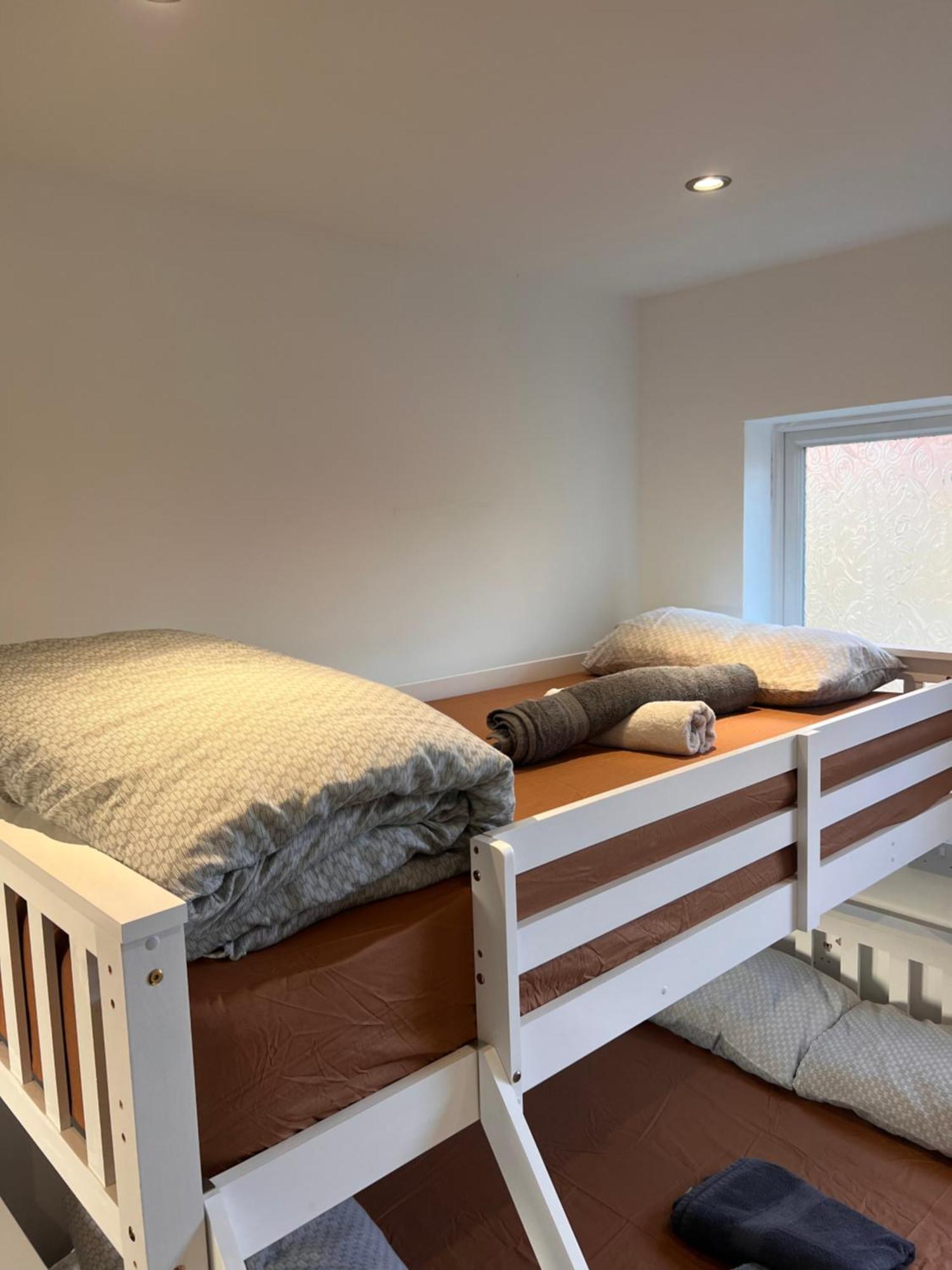 1 Bedroom & Bathroom Dorney Екстер'єр фото