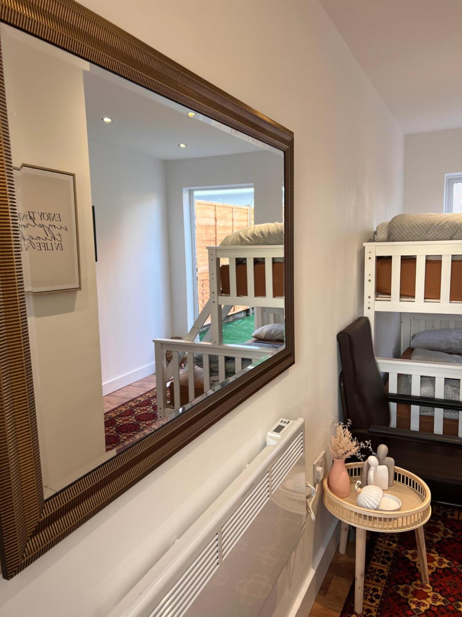 1 Bedroom & Bathroom Dorney Екстер'єр фото