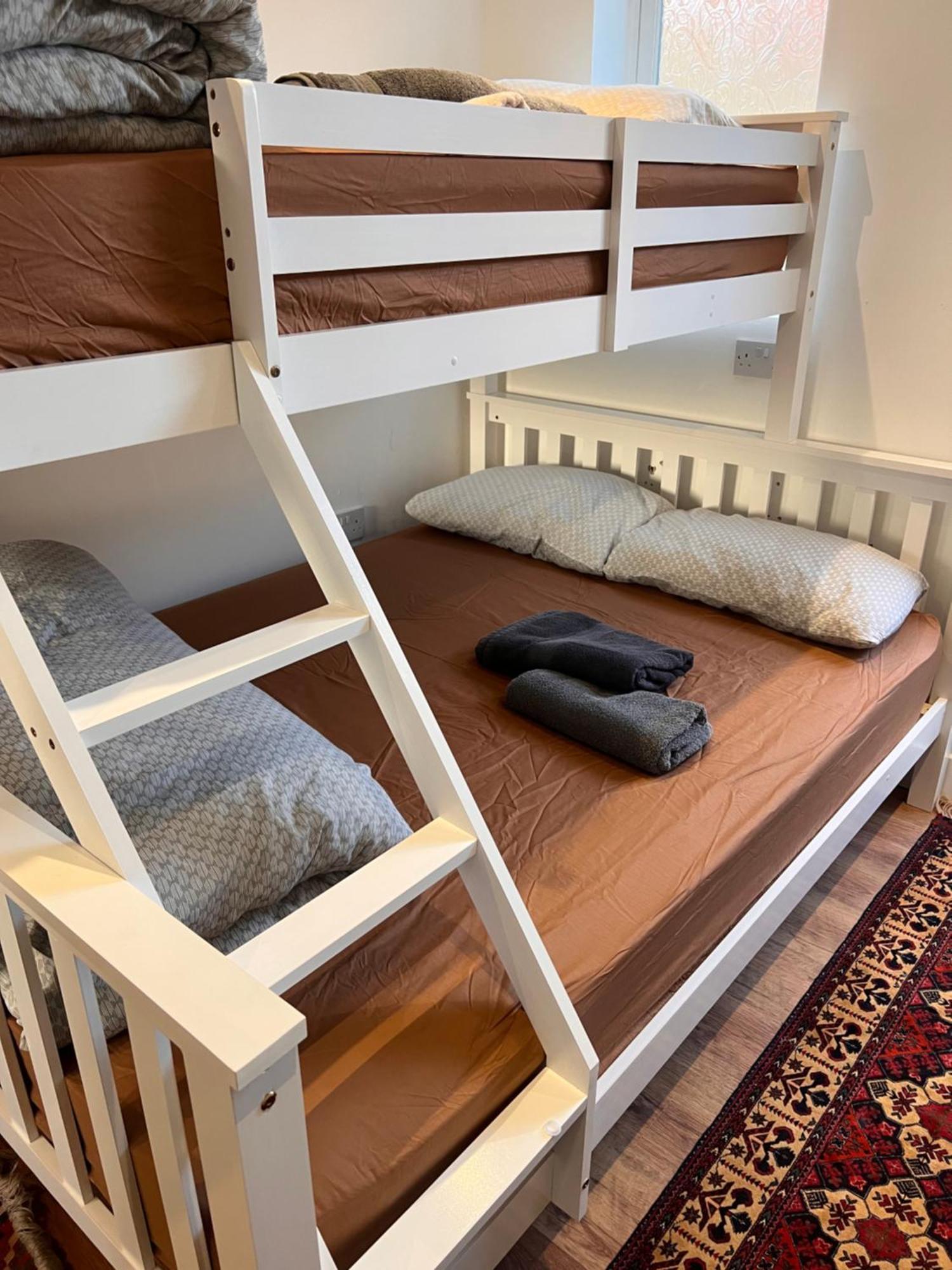 1 Bedroom & Bathroom Dorney Екстер'єр фото