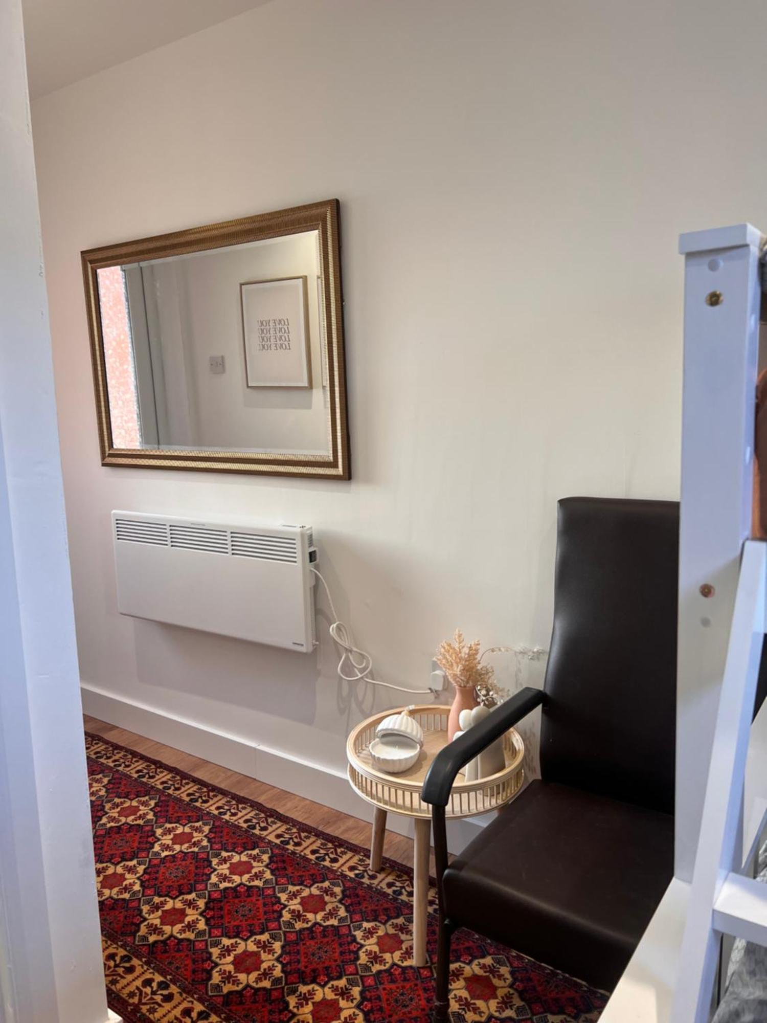 1 Bedroom & Bathroom Dorney Екстер'єр фото