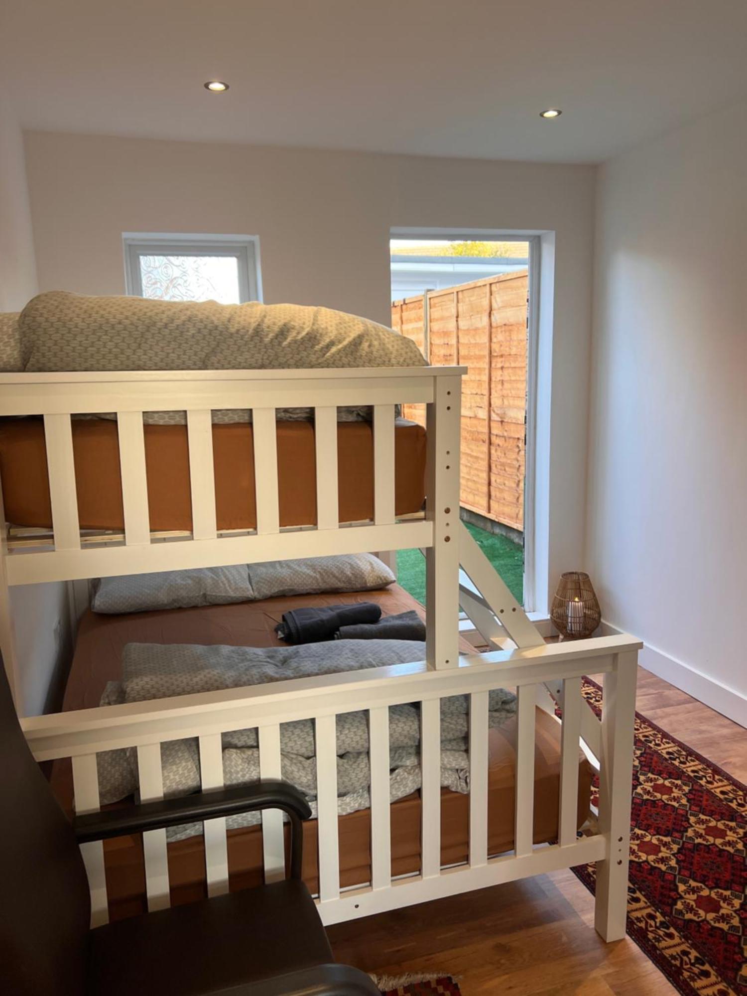 1 Bedroom & Bathroom Dorney Екстер'єр фото
