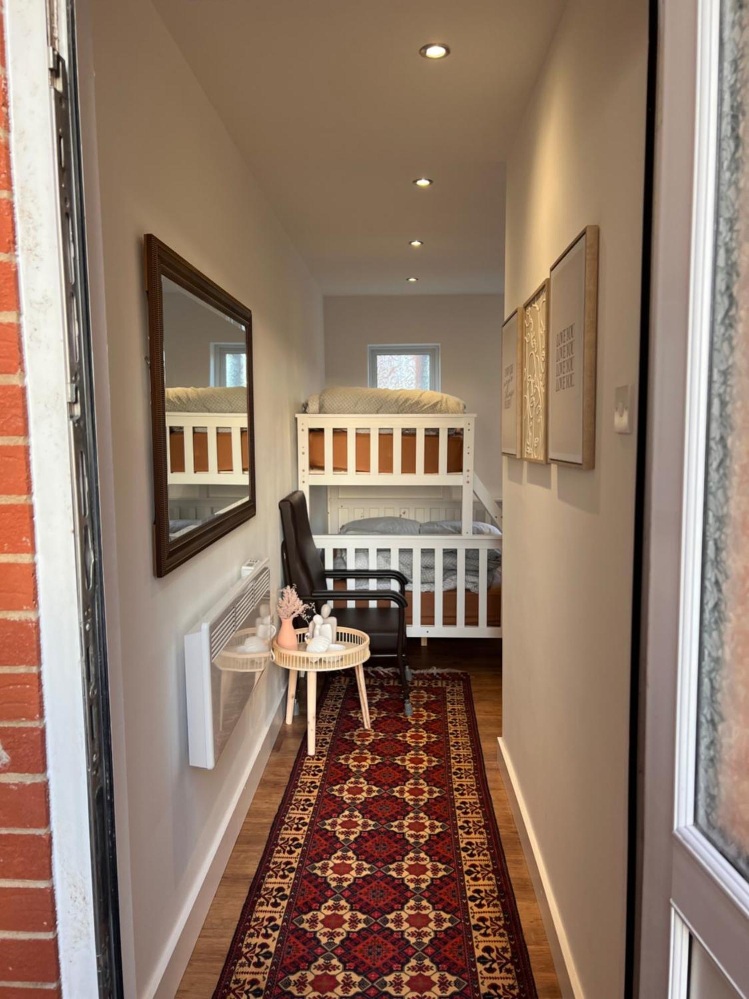 1 Bedroom & Bathroom Dorney Екстер'єр фото