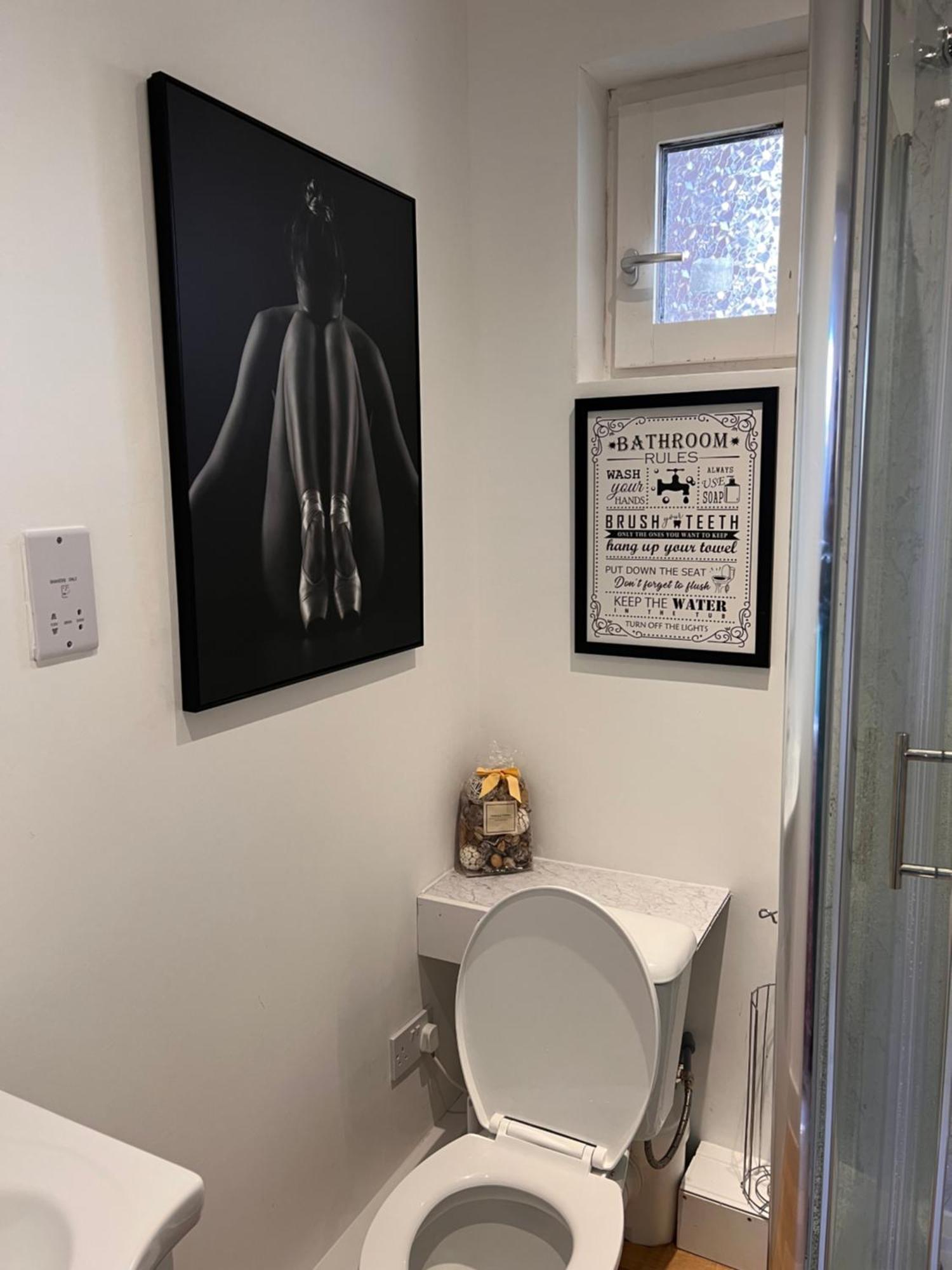 1 Bedroom & Bathroom Dorney Екстер'єр фото